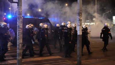 AFP: Sukobi demonstranata i policije u Srbiji petu noć zaredom