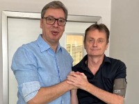 Vučić objavio sliku sa Glišićem: "Naš Darko upravo napušta bolnicu"