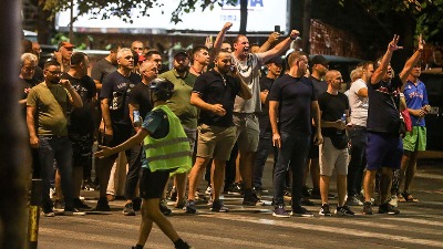 Zborovi pozvali građane: IGNORIŠITE skupove SNS-a
