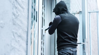 Neslavni "rekord" provalnika iz Prokuplja: Za noć obio pet lokala!