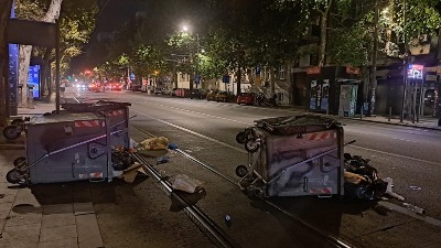Završen protest na Novom Beogradu, zapaljeni kontejneri u Bulevaru Kralja Aleksandra (FOTO/VIDEO)