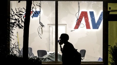 Tri osobe uhapšene zbog sumnje da su razbile prostorije SNS u Cvijićevoj