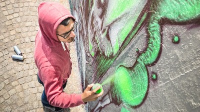 Novi Ćaci grafiti: "Blkatori terorisi" - "Ana Brnabić počela da piše grafite" (FOTO)