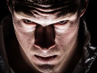 Profesorka psihologije tvrdi da PSIHOPATE imaju OVE 3 osobine: Suptilni znaci koje većina ljudi ignoriše