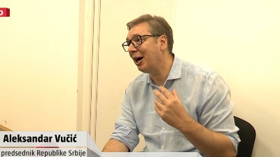 Vučić iz SNS na Paliluli: Doneo rakiju, prisetio se povrede, citirao Trampa... (FOTO)