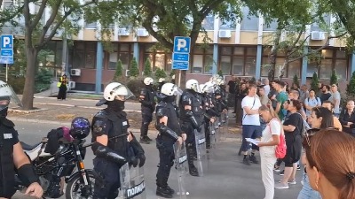 Blokada suda u NS: Priveden studenti PMF-a (VIDEO)