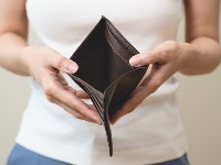 Nemate novca u kući? Sve je to zbog ovog ukrasa koji držite NA FRIŽIDERU
