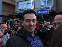 Pristalice SNS-a napale Nemanju Šarovića (VIDEO)