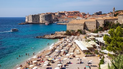 URNEBESNA FOTKA sa plaže u Dalmaciji: Niko ne može da veruje šta je čovek uradio (FOTO) 