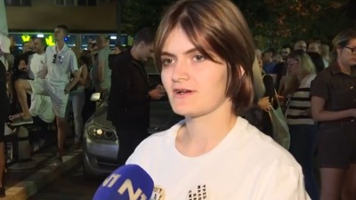 "Ovi ljudi su moj ponos, ovo ću pamtiti celog života": Studentkinja Nikolina na protestu u Obrenovcu