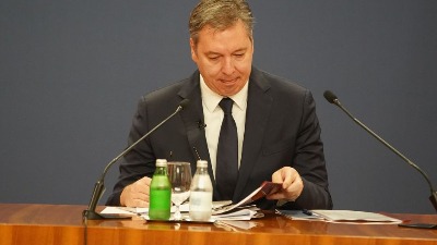 Vučić na primeru hleba objasnio kako se "zidaju" cene u maloprodaji