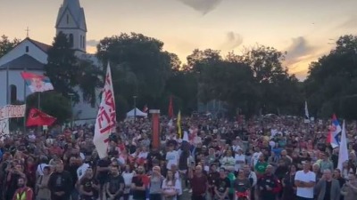 Veliki protest studenata i građana u Sremskoj Mitrovici: Siti smo svega, ali smo gladni pravde (FOTO, VIDEO)