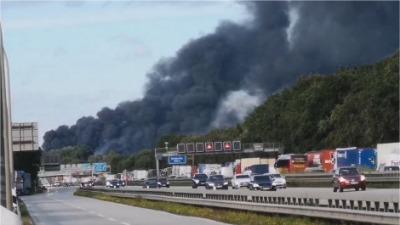 Gori najveća luka u Nemačkoj: Paralisana naselja, ima POVREĐENIH (VIDEO)
