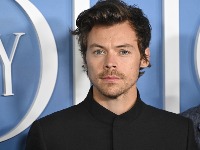 "Čista pohlepa i ismevanje običnih ljudi" Cene karata za koncert Harija Stajlsa IZAZVALA BURU na mrežama - kulja bes (FOTO)