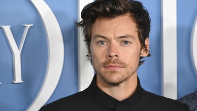 "Čista pohlepa i ismevanje običnih ljudi" Cene karata za koncert Harija Stajlsa IZAZVALA BURU na mrežama - kulja bes (FOTO)