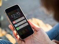 OPREZ NA GRANICI: Ove zemlje mogu da vam "zavire" u telefon!