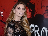 Nina Seničar zasijala u dugoj haljini sa mužem na premijeri filma u Njujorku: Zakopčana do grla, ali najseksepilnija u sali (FOTO) 