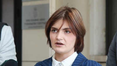 Kričak traži od studentkinje Nikoline 500.000 dinara zbog "povrede ugleda i časti“, a po njenoj prijavi za brutalno nasilje niko ne postupa