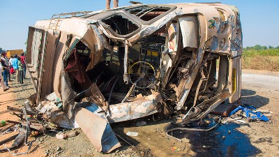 Autobus sleteo sa puta, poginulo 26 ljudi (FOTO)