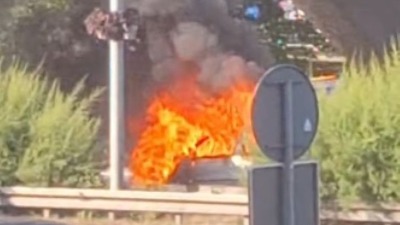 Zapalio se auto kod Arene: Stvaraju se zastoji (VIDEO)