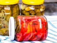 Recept za kisele paprike u tegli bez konzervansa: Savršena zimnica kojoj nećete moći da odolite