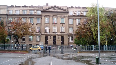 Studenti Poljoprivrednog objavili sliku glave lutke, ofarbane u crveno, koja je ostavljena ispred kancelarije pretučene koleginice
