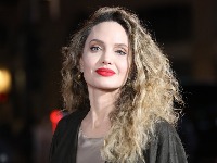 Anđelina Džoli prvi put pokazala ožiljke od mastektomije: Nikad viđene FOTOGRAFIJE 