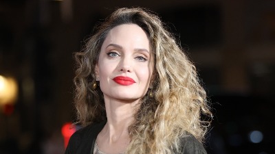 Anđelina Džoli prvi put pokazala ožiljke od mastektomije: Nikad viđene FOTOGRAFIJE 