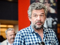 "Sine, gde zaboravi tolike pare": Poznati glumac otkrio hit priču o majci Nebojše Glogovca