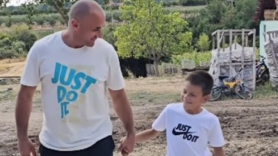 Humanitarac Marko Nikolić usrećio mališana bez roditelja: Čudo i solidarnost (VIDEO)