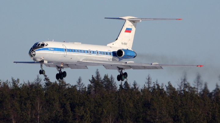 Pilot se kladio da može da sleti "na slepo": Avion se srušio na pistu i zapalio, 70 mrtvih