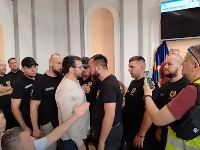 Burno u Zaječaru: Fizički okršaj u sali, ušli muškarci sa FANTOMKAMA (VIDEO)