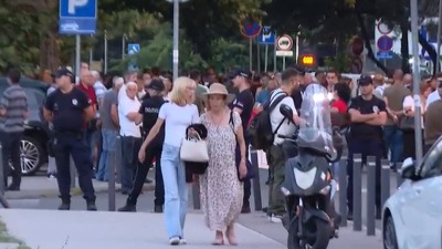 NAPETO na Novom Beogradu: Naprednjaci sa jedne, građani sa druge strane kordona (VIDEO)
