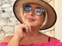 "Danas ništa nisam kuvala, ne možeš ići na plažu, pa posle toga kuvati": Udovica Dina Dvornika živi kao kraljica (FOTO)