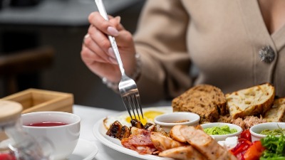 Ako želite da doživite 100 godina, OVE namirnice odmah izbacite iz ishrane: Stručnjak za dugovečnost kaže da izazivaju najteže bolesti