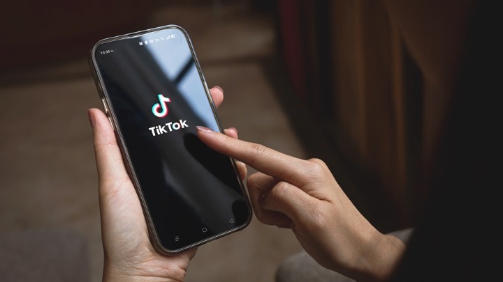 OPREZ! TikTok vas prati, čak i ako ne koristite aplikaciju: Evo kako da to zaustavite