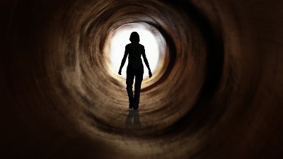 Doživela sam KLINIČKU SMRT, 3 dana bila u KOMI, a onda sam čula NEPOZNATI glas: PREDVIDEO je moju budućnost i sve POGODIO 