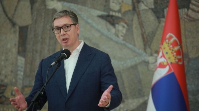 Vučić kaže da nam je ekonomija RAZORENA i za sve krivi "blokadere": Povećanje plata i penzija "visi"?!