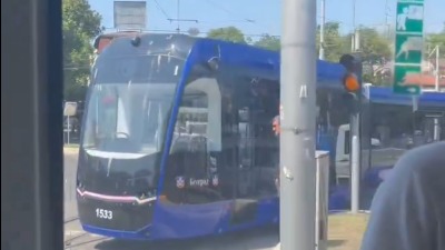 Šapićev novi tramvaj ispao sa šina: Blokada na Autokomandi (VIDEO)