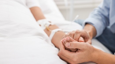 Medicinska sestra otkrila POTRESAN SIMPTOM na samrti: „Evo zašto je pacijentu odjednom bolje, a onda umre“