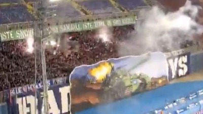 Tenk, šahovnica i tabla na ćirilici: Skandalozna koreografija Bed Blu Bojsa (VIDEO)