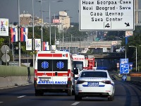 Na auto-putu prevrnut kombi, sve stoji (FOTO)