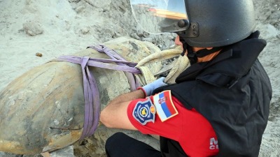 U Beogradu na vodi uklonjena bomba iz Drugog svetskog rata (VIDEO, FOTO)