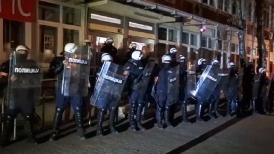 Policija intervenisala kod DIF-a u Novom Sadu, korišćene šok bombe? (VIDEO)