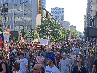 AP: Sve veći protesti postavljaju do sad najveću pretnju srpskom populističkom predsedniku