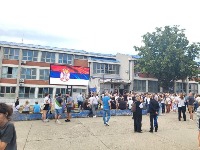 Tenzije u Mirijevu: Novom SNS direktoru škole stigle instrukcije da dovede policiju u školu