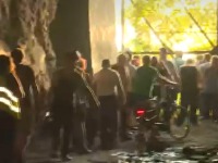 Napeto u NS: Policija preprečila put, građani prolaze kroz tunel ispod Petrovaradina (VIDEO)