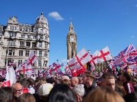 HAOS u Londonu: 150.000 ljudi na ulicama, "Borite se ili umrite" (FOTO, VIDEO)
