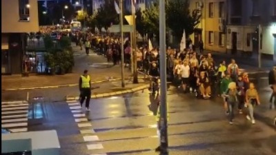 "Slobodo, tu smo": Protest u NS, građanima ni kiša ne može ništa (VIDEO)