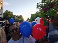 Građani našli spisak SNS-ovaca koji su bili na skupu protiv blokada pa imena pročitali naglas (FOTO, VIDEO)